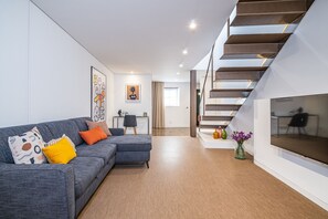 TV - Casa do Batente - By Wehost (Funchal)