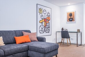 TV - Casa do Batente - By Wehost (Funchal)