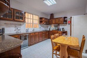 Fridge, microwave, oven, coffee/tea maker