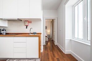 Interior - City View - By Wehost (Funchal)