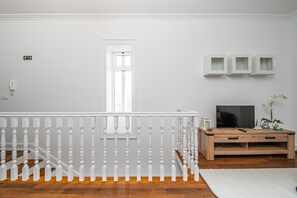 Interior - City View - By Wehost (Funchal)