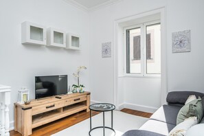 TV - City View - By Wehost (Funchal)