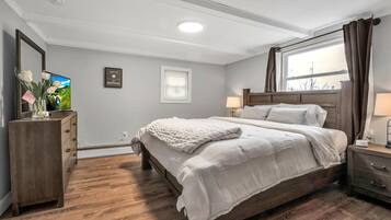 3 bedrooms, travel crib, WiFi, bed sheets