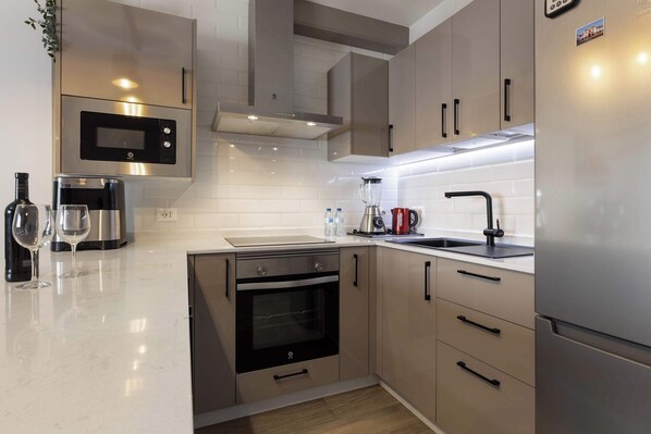 Fridge, microwave, oven, coffee/tea maker