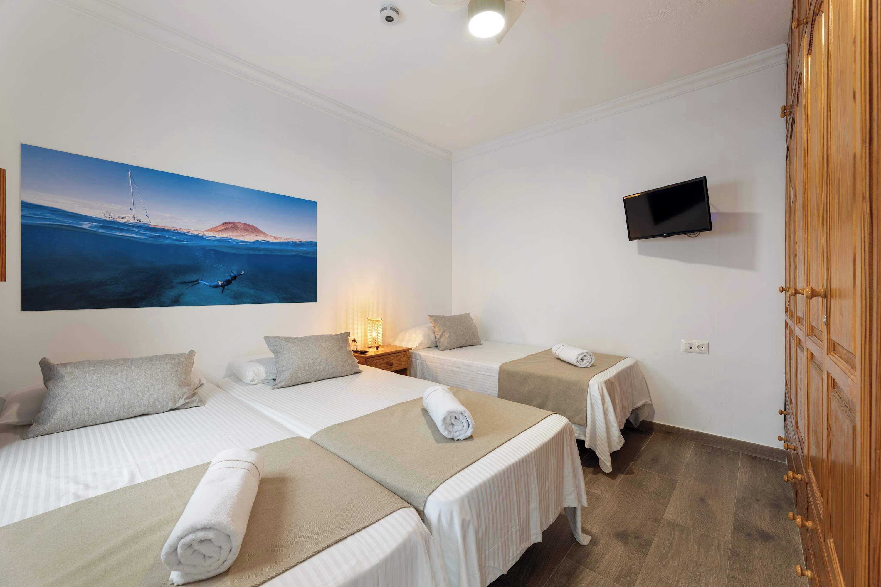 2 habitaciones, tabla de planchar con plancha, wifi y ropa de cama 