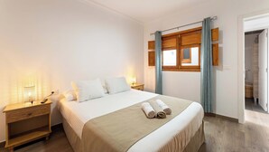 2 habitaciones, tabla de planchar con plancha, wifi y ropa de cama 
