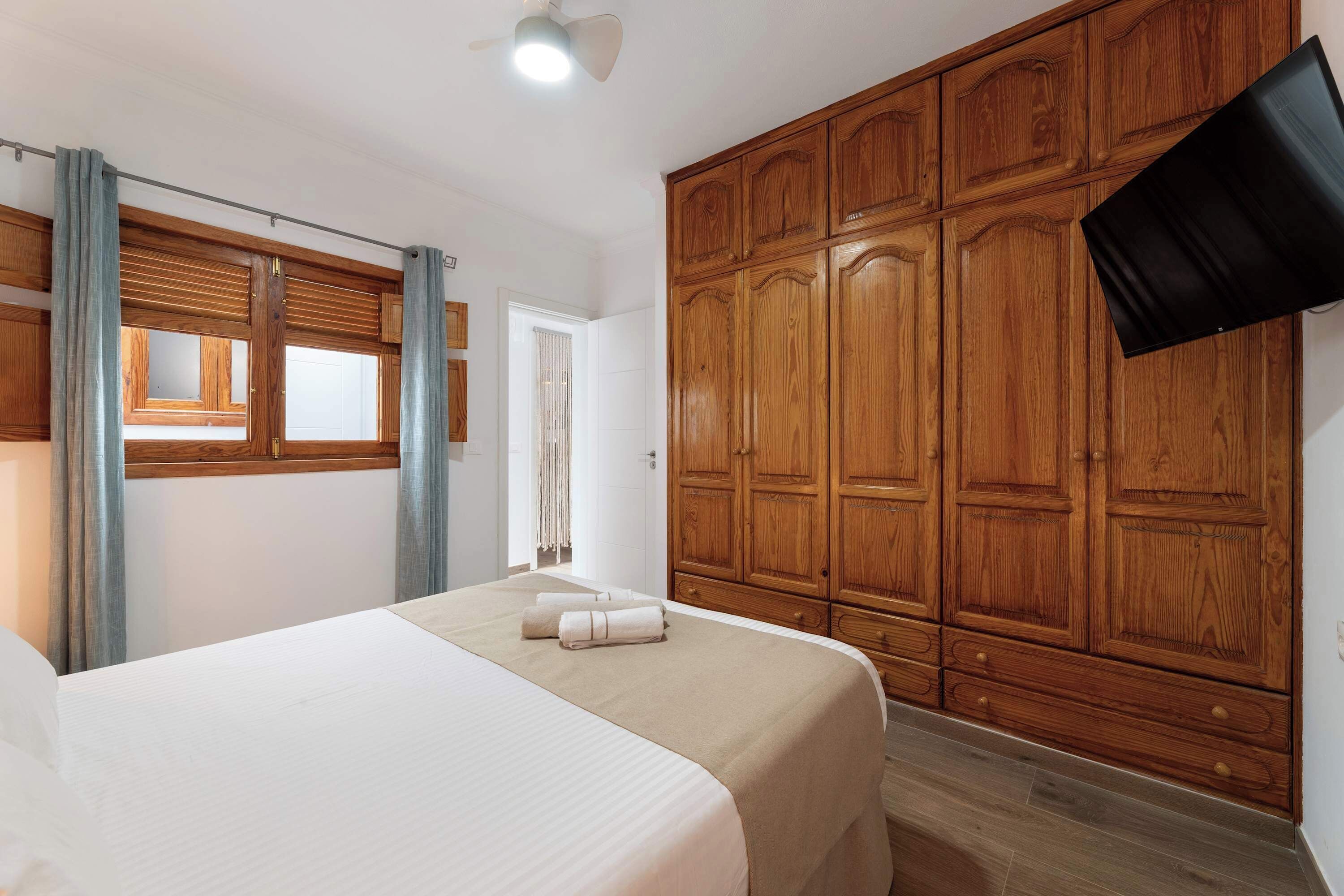 2 makuuhuonetta, silitysrauta/-lauta, Wi-Fi, vuodevaatteet