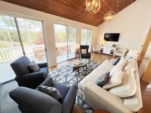 Smart TV, fireplace, table football - Waterfront home with private boat dock, heated pool, kayaks, A/C, and more (Mashpee)