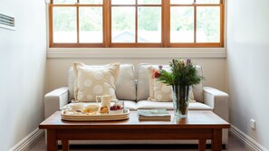 Téléviseur connecté, foyer, table de baby-foot