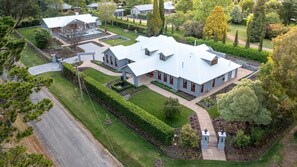 Exterior - Villa Luita – luxurious country retreat with an incredible pool house (Burradoo)