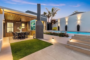 House (5 Bedrooms) | Interior