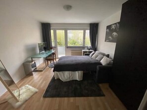 1 bedroom, desk, iron/ironing board, free WiFi
