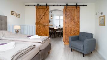 5 bedrooms, WiFi, bed sheets