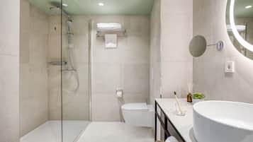 Rainfall showerhead, eco-friendly toiletries, hair dryer, towels
