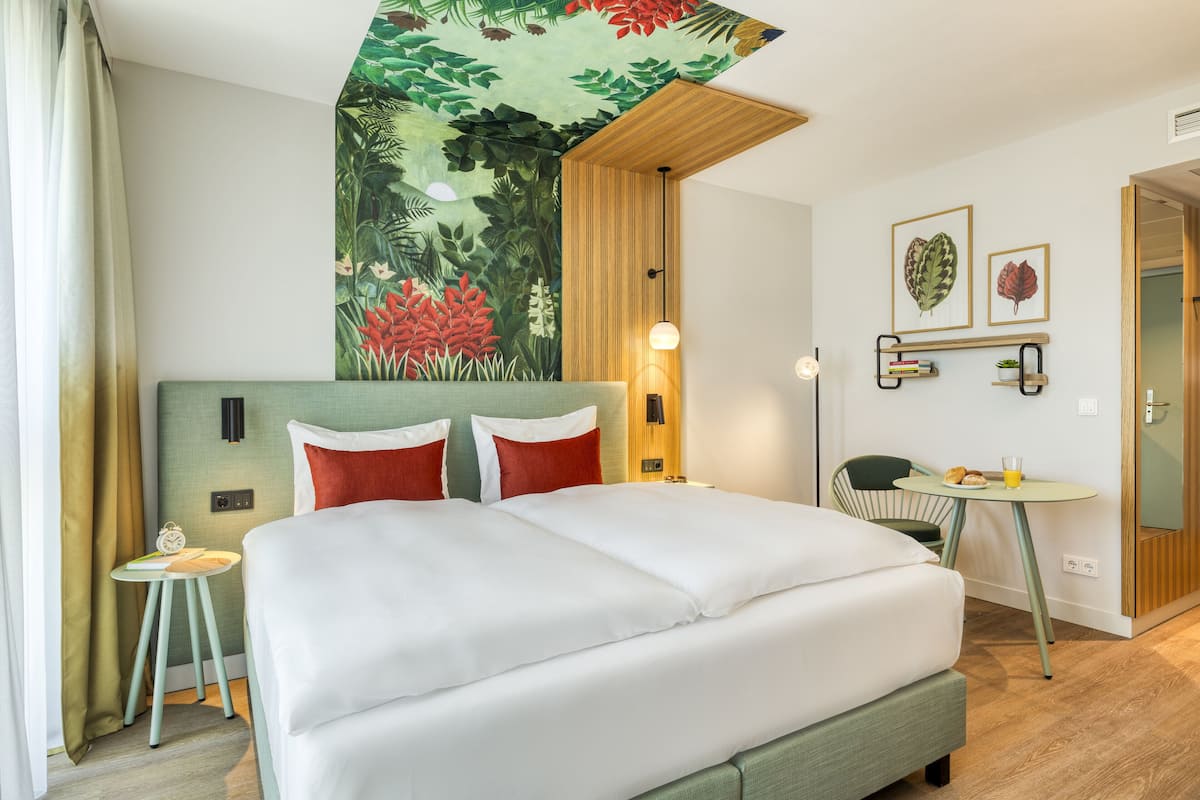 2 bedrooms, in-room safe, desk, laptop workspace