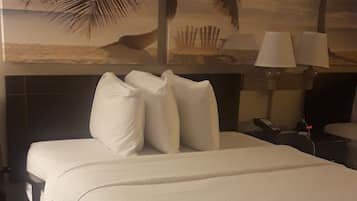 Room, Shared Bathroom, Mountain View | 1 bedroom, premium bedding, down comforters, individually furnished