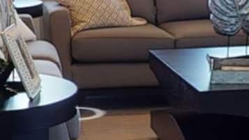 Room, Shared Bathroom, Mountain View | Living area | 42-inch Smart TV with cable channels, TV, Netflix