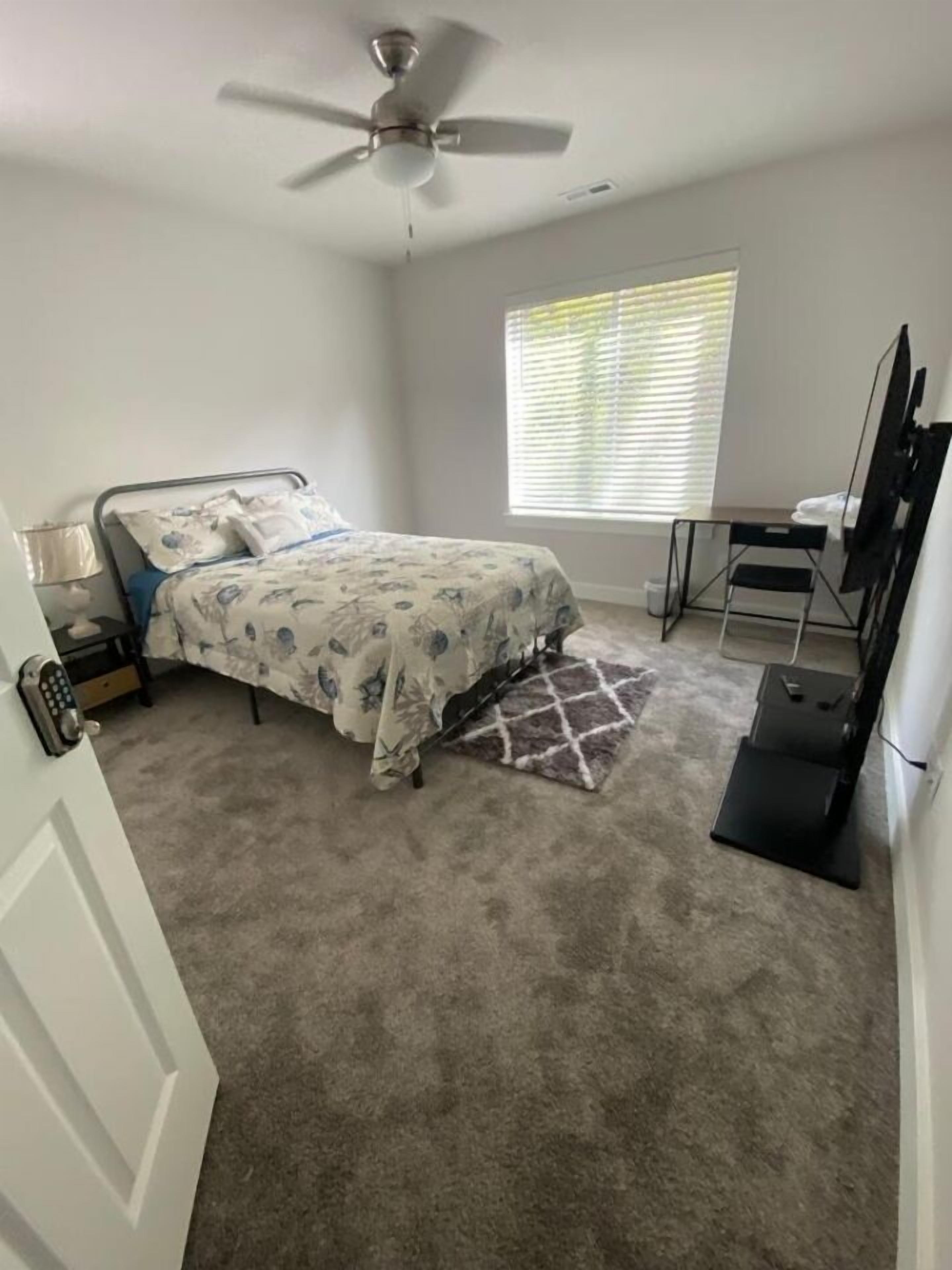 Single Room, Shared Bathroom, Mountain View