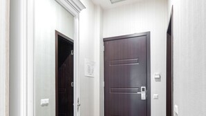 Flat-screen TV - Granada Hotel and Restaurant (Tbilisi)