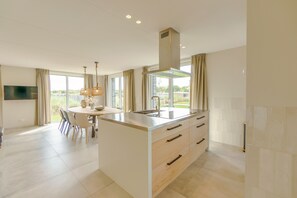 Fridge, microwave, oven, stovetop - Modern and beautiful vacation home (Callantsoog)