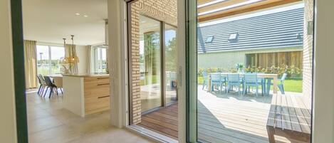 المنشأة من الداخل