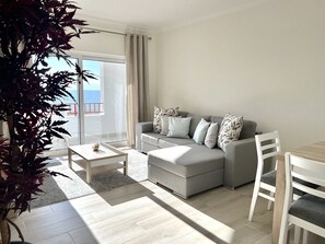 TV - Oceanview - Sea front by HD PROPERTIES (Quarteira)