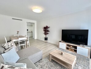 TV - Oceanview - Sea front by HD PROPERTIES (Quarteira)