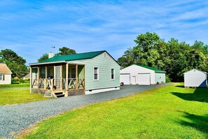 Exterior - Summer's Sea Shanty on Chincoteague Island (Chincoteague)