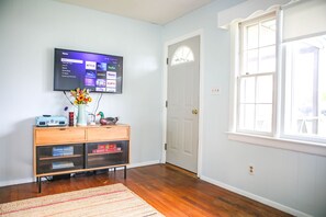 Interior - Summer's Sea Shanty on Chincoteague Island (Chincoteague)