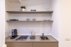 Frigorifero, macchina per tè/caffè, pentole/stoviglie/utensili