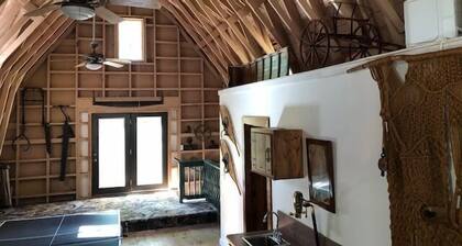 The Tudor Barn - Tudor Style Barn House. Sleeps 5!