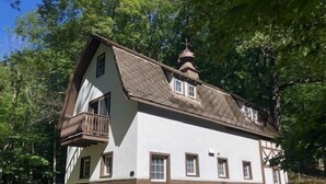 Exterior - The Tudor Barn - Tudor Style Barn House.  Sleeps 5! (Ludington)