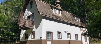 The Tudor Barn - Tudor Style Barn House.  Sleeps 5!