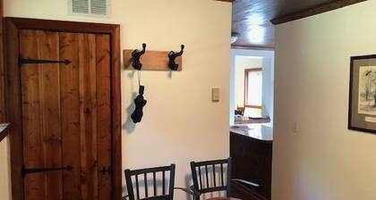 The Tudor Barn - Tudor Style Barn House. Sleeps 5!