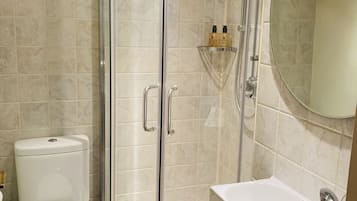 Deluxe Double Room, Ensuite | Bathroom | Towels