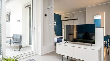 Suite monolocale Deluxe | 1 camera, ferro/asse da stiro, Wi-Fi gratuito, lenzuola