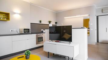 Suite monolocale Deluxe | 1 camera, ferro/asse da stiro, Wi-Fi gratuito, lenzuola