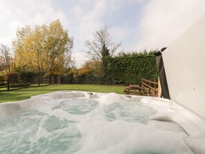 Property grounds - Peartree Cottage (Worcester)