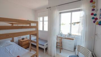 5 bedrooms, free WiFi, bed sheets