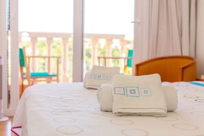 3 chambres, fer et planche à repasser, accès au Wi-Fi (inclus)