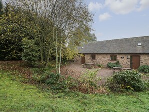 Property grounds - Honeysuckle Cottage (Worcester)