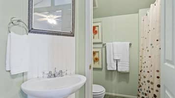 Doccia, asciugacapelli, asciugamani