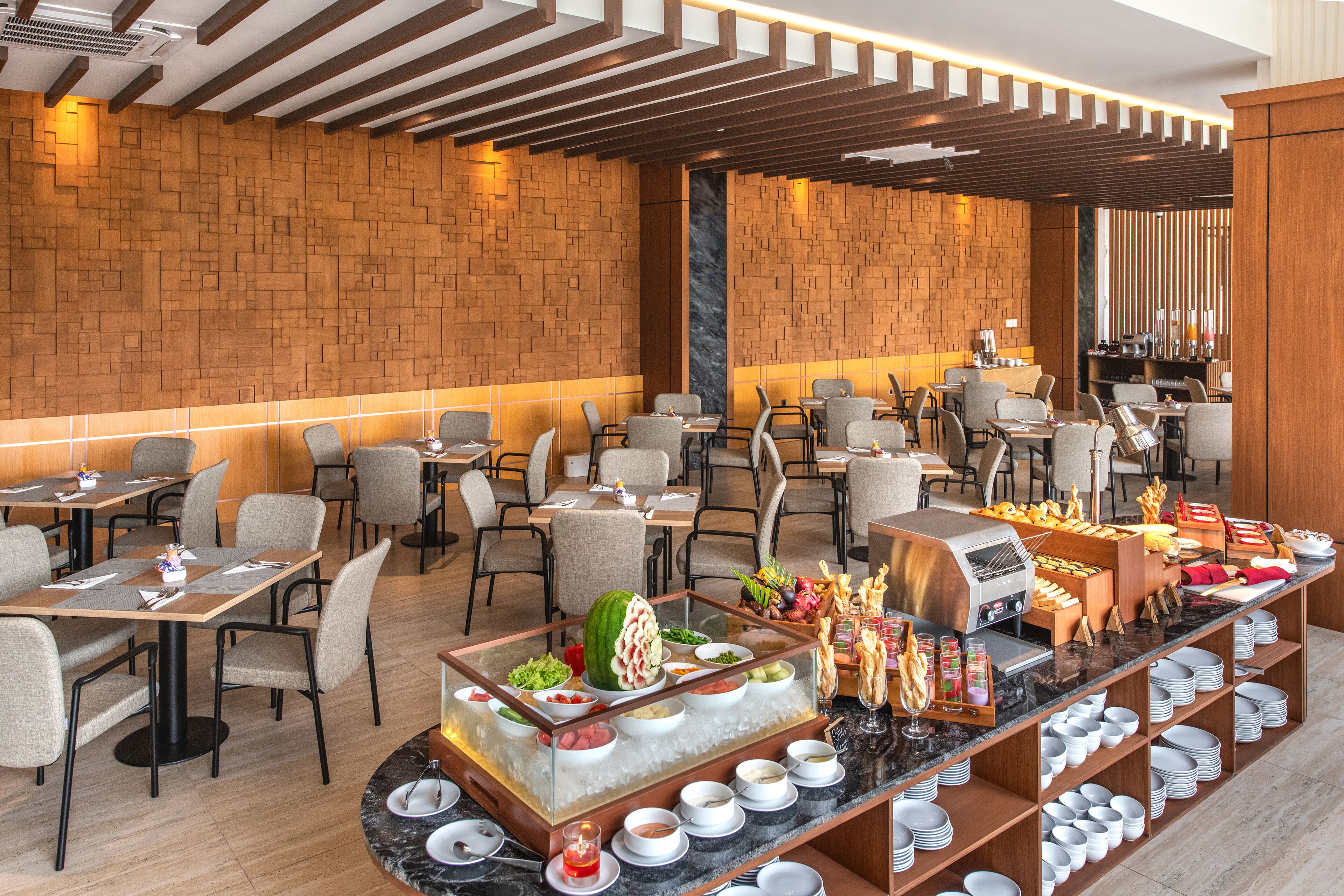 Daily buffet breakfast for a fee