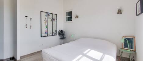 5 habitaciones, tabla de planchar con plancha y wifi gratis