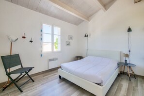 5 bedrooms, iron/ironing board, free WiFi