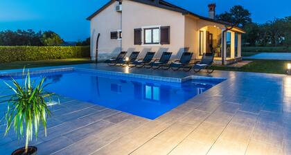 Charmante Pool-Villa für 8 Gäste