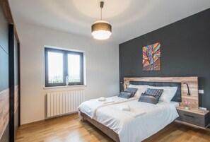 3 chambres, fer et planche à repasser, lit parapluie, Wi-Fi gratuit