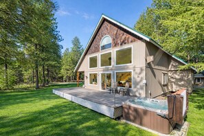 Terrace/patio - Pine Tree Cottage 3 Bedroom Home by NW Comfy Cabins by RedAwning (Leavenworth)