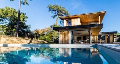 SPRING . KEYWEEK - Contemporary villa with pool in the hea