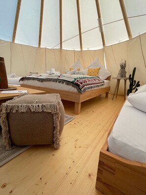 1 bedroom, free WiFi, bed sheets - Tipi Wintun at Lake Belau (Belau)
